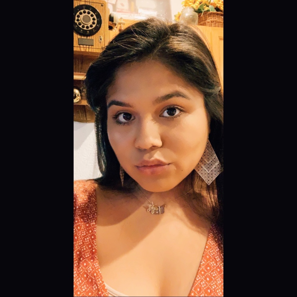 Meet your Posher, Yesenia